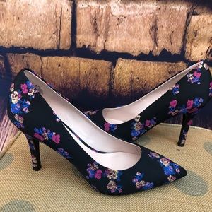 NWOT NINE WEST Floral Heels